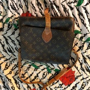 Vintage Louis Vuitton shoulder purse.